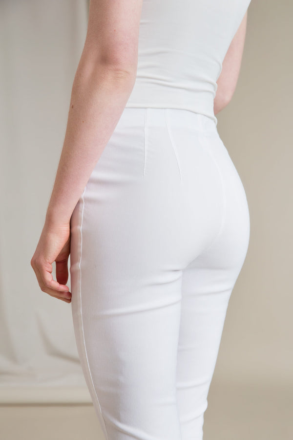 GINA Capri Stretch Trousers white behind